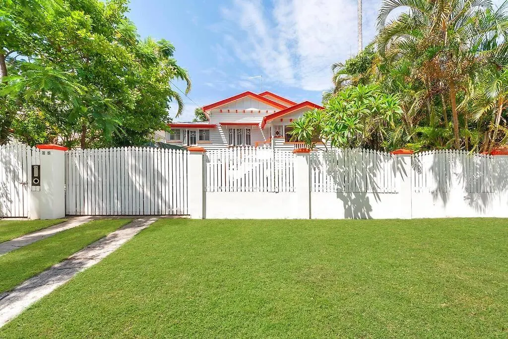 Masterfully Restored Queenslander Near Esplanade Cairns Holiday home
